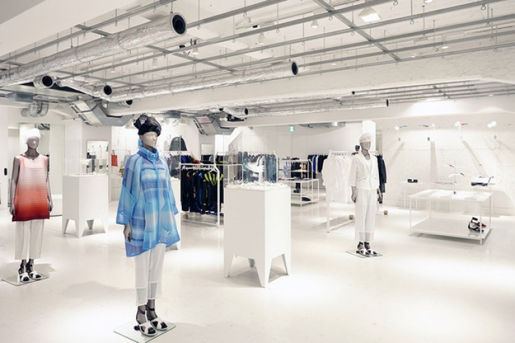イッセイミヤケの世界観を小松宏誠や居山浩二がアーティスティックに展示 Fashion Fashion Headline