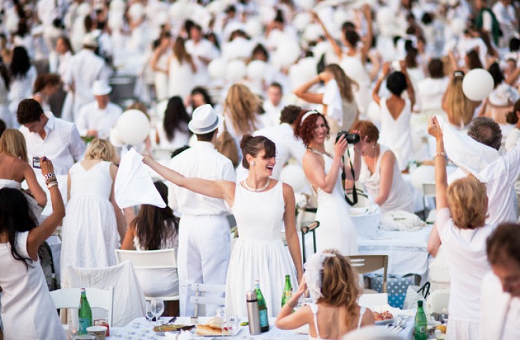 ドレスコードは白一色 仏発のシークレットパーティー ディネ アン ブラン が日本初上陸 Life Fashion Headline