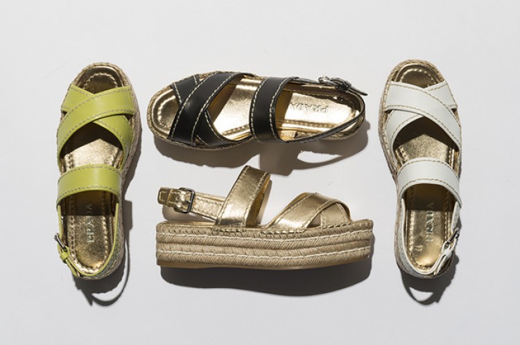 プラダ 新宿伊勢丹でシューズのポップアップ 16春夏新作 先行販売カラーも Fashion Fashion Headline