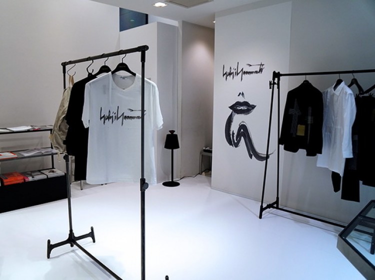 山本耀司の 今 を凝縮した限定ストアが伊勢丹メンズにオープン 限定 先行販売アイテム 本人弾き語り音源のノベルティーも Fashion Fashion Headline