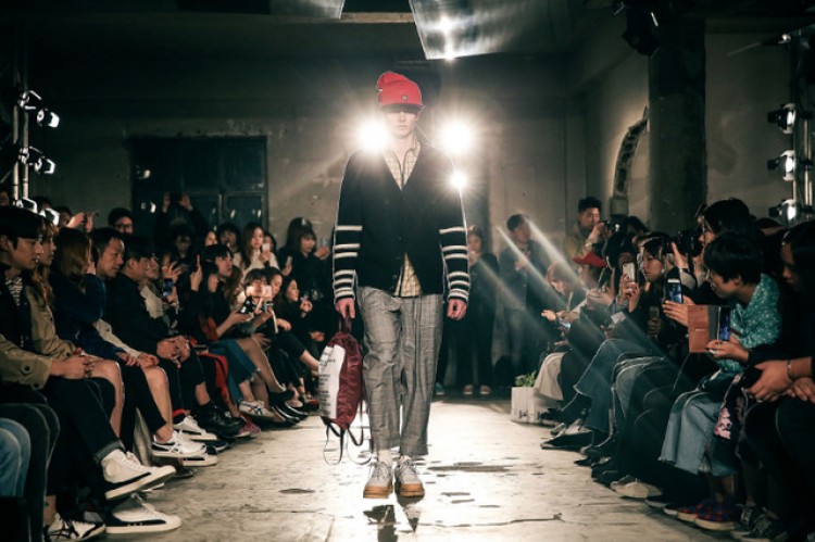 オニツカタイガー アンドレア ポンピリオが韓国でランウェイショーを開催 Fashion Fashion Headline