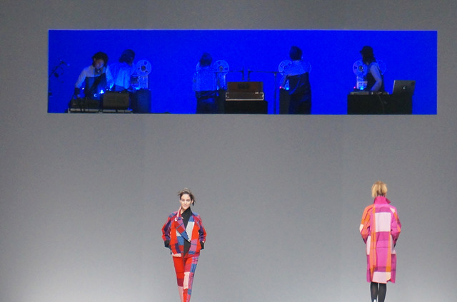 イッセイミヤケのショーでOpen Reel Ensembleがスペシャルパフォーマンスを披露