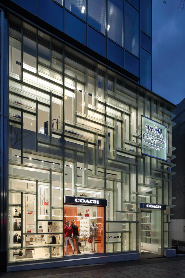 コーチ の新旗艦店がオーク表参道にオープン 設計はomaの重松象平 Photo 2 4 Fashion Headline