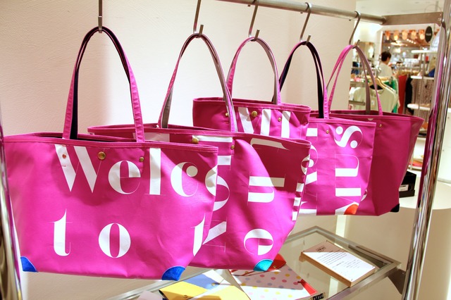 伊勢丹新宿店グランドオープン時に使用されたキャンペーンフラッグをリ・デザインしたバッグ