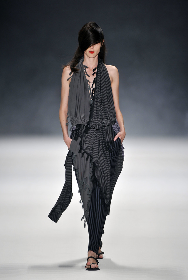 7月25日はアン ヴァンデヴォースト A F ヴァンデヴォーストデザイナー の誕生日です Photo 2 4 Fashion Headline