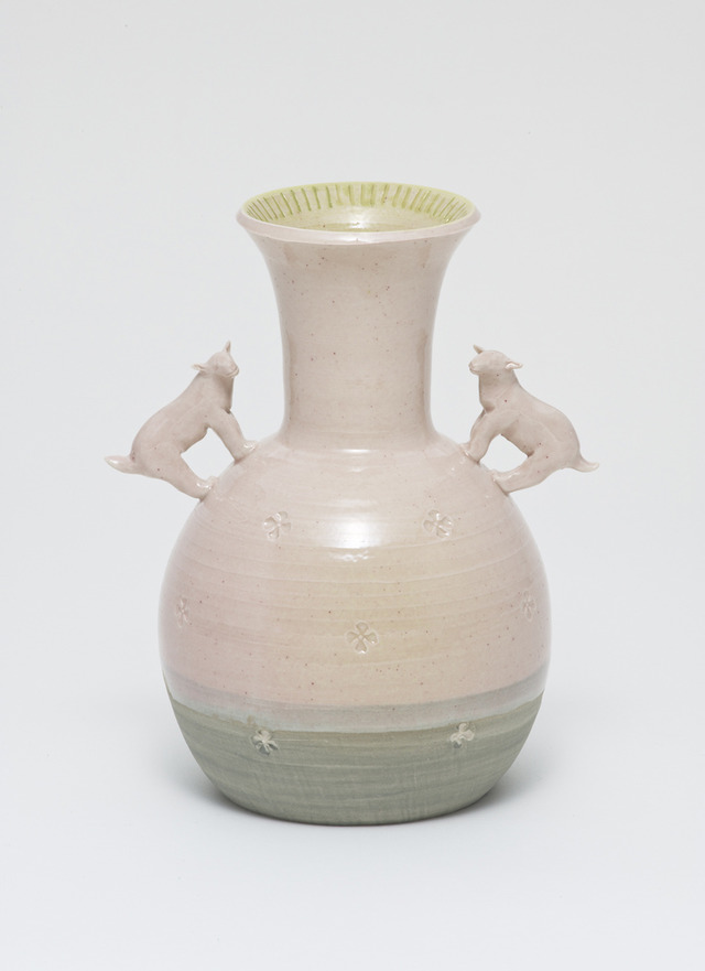芦田尚美「souvenir 3」2012年（H16.5xW13.5xD11cm、ceramic）