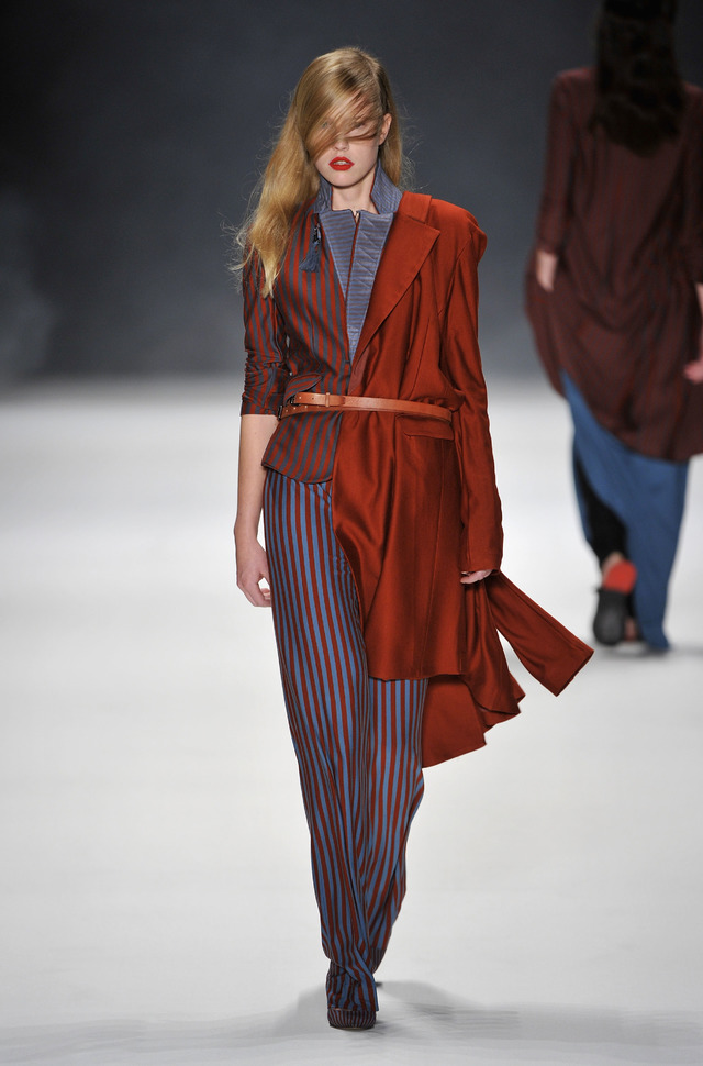 7月25日はアン ヴァンデヴォースト A F ヴァンデヴォーストデザイナー の誕生日です Photo 2 4 Fashion Headline