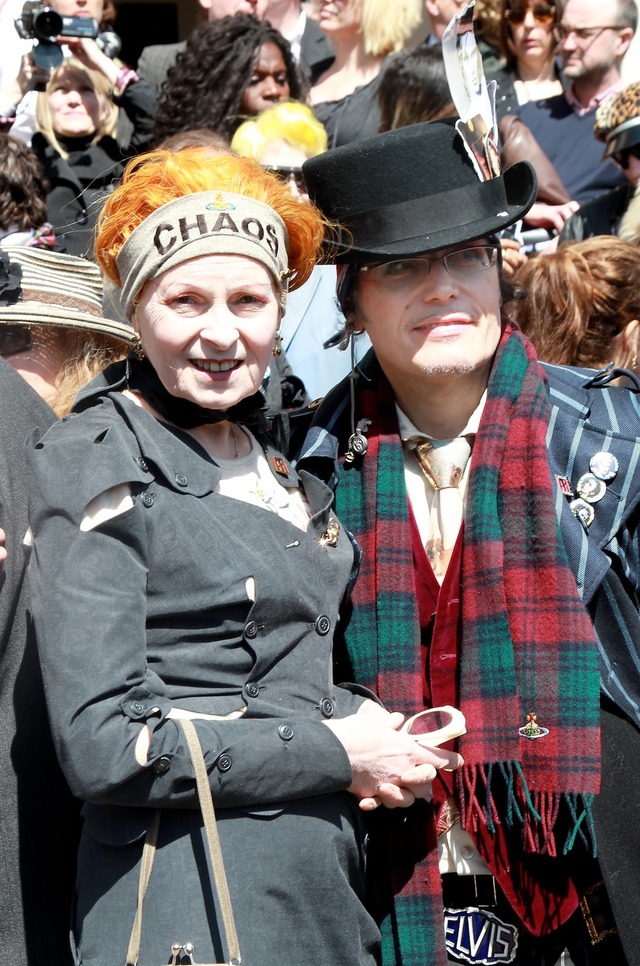 2010年4月マルコム・マクラーレンの告別式でのヴィヴィアン・ウエストウッドとアダム・アント