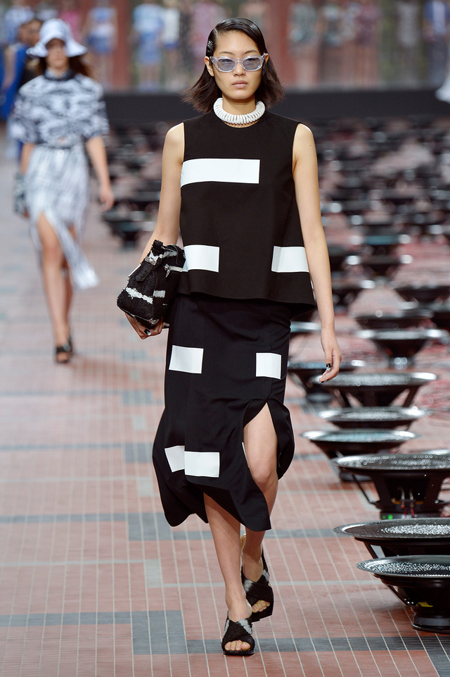 青い海をファッションで救う ケンゾーのマリンスタイル 14ssパリウィメンズ Photo 9 46 Fashion Headline 青い海をファッションで救う ケンゾーのマリンスタイル 14ssパリウィメンズ Photo 9 46 Fashion Headline