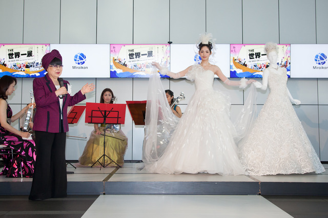 桂由美デザインのウェディングドレス