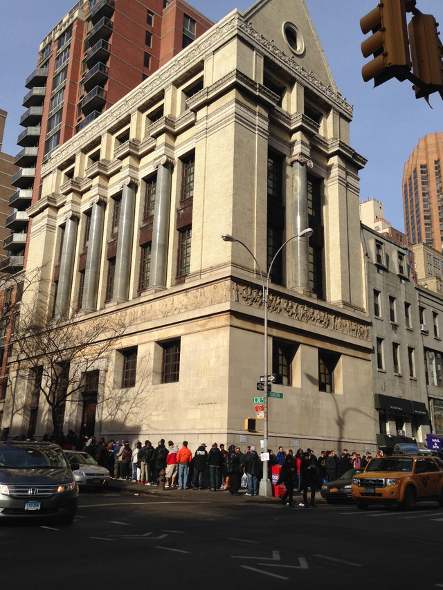 「ドーバー ストリート マーケット ニューヨーク（Dover Street Market New York）」ファサード。ショップは1階から7階を占める。元ニューヨーク女子美術工芸大学の建物をリノベーションした