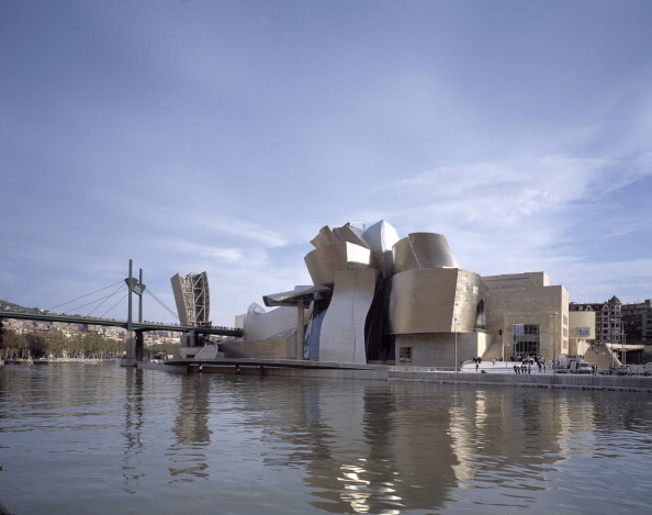 フランク・ゲーリー設計のビルバオ・グッゲンハイム美術館