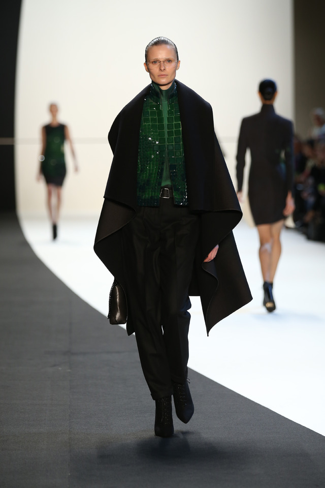 アクリスの10年目はアート写真で力強く【1415AWウィメンズ】 PHOTO(33/40) FASHION HEADLINE