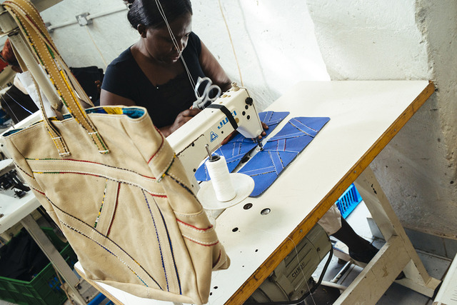 ケニアの縫製工場の様子