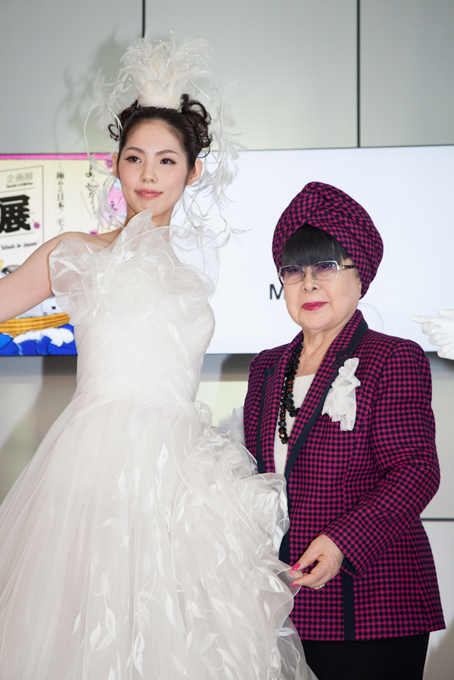 「THE世界一展―極める日本！モノづくり―」で披露された桂由美デザインのウエディングドレス