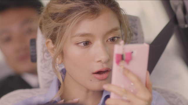 ローラ Antennaテレビcm登場で女優顔負け演技 ゲスの極み乙女がテーマ Photo 8 15 Fashion Headline