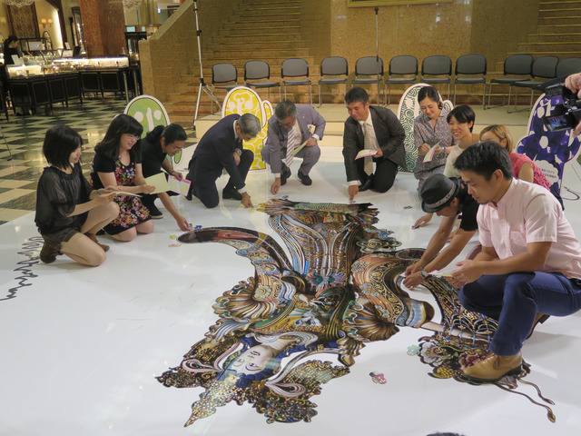 「大越藝三」ステッカーで天女像を作るイベントを開催中