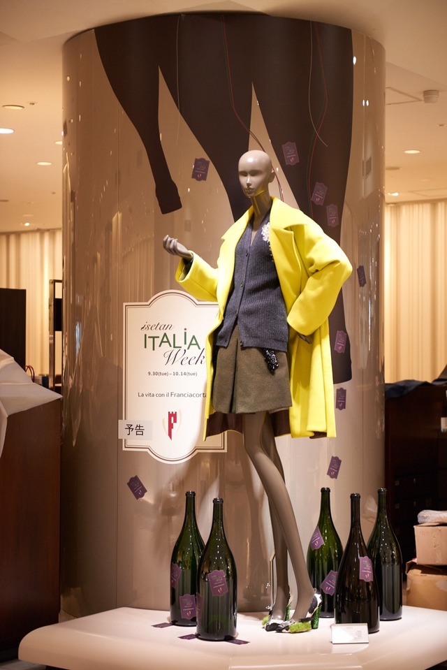 スパークリングワイン フランチャコルタ が新宿伊勢丹のウィンドウを飾る イタリア展で試飲イベントも Photo 4 7 Fashion Headline