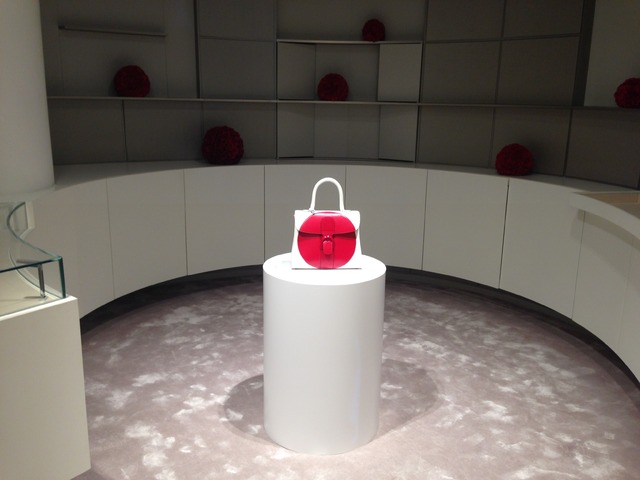 デルヴォー、日の丸のような日本限定バッグ発売 PHOTO(1/8) FASHION HEADLINE