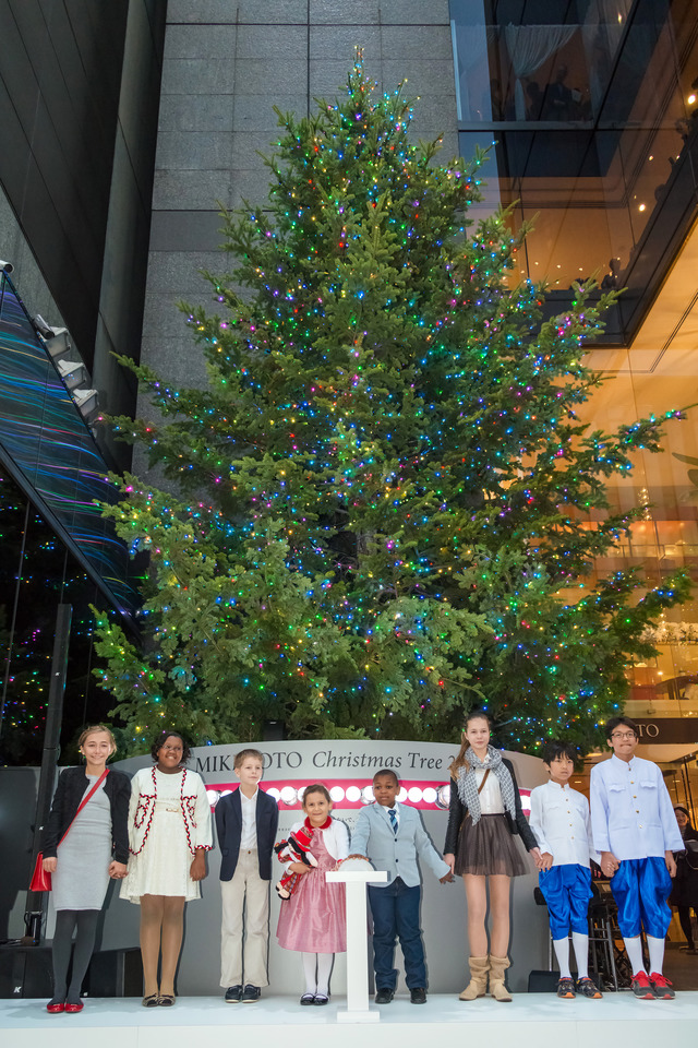 ミキモト銀座本店 最後のクリスマスツリー点灯 Led6500個 ネックレスオブジェ輝く Photo 4 6 Fashion Headline