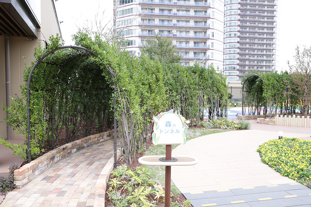 日本最大級となる広さ4,300平方メートルの屋上庭園「ぐらんぐりんガーデン」