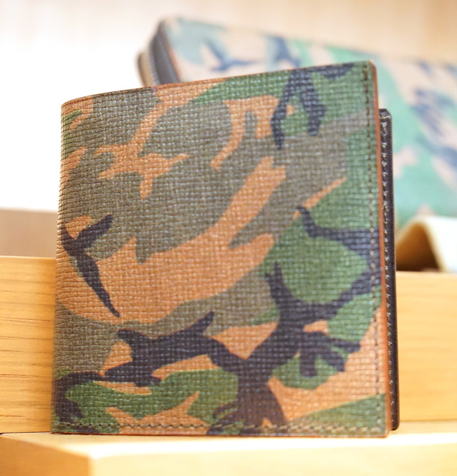 伊勢丹新宿店で先行販売されるファーロのグリーンカモの財布