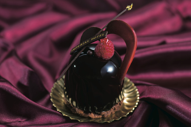 バレンタイン向けの期間限定ケーキ「クール・ドゥ・ショコラ」（864円／税込）