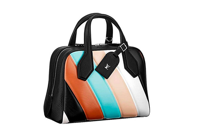 15SSコレクションから誕生したルイ・ヴィトンの新作バッグ「ドラ ソフトBB」（H21xW26xD12cm／63万円）。