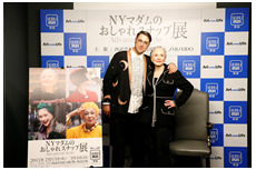 西武渋谷店で開催中の写真展「NYマダムのおしゃれスナップ展 Advanced Style」と資生堂がコラボ