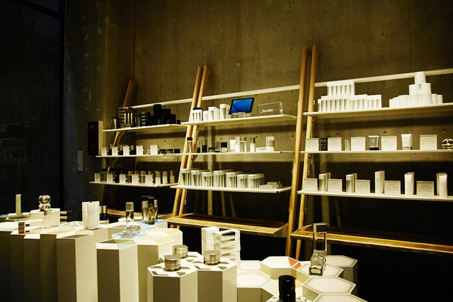 店内デザイン・ディスプレイはフランスの空間建築デザインチーム「CUT Architectures（カットアーキテクチャーズ）」が担当