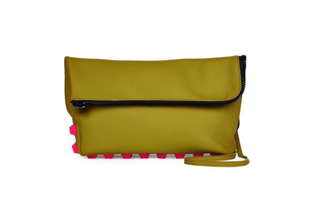 ORIGINAL RUBBERISED CHUNKY ZIP CLUTCH BAG H20×W33×D14cm 3万9,000円／ハンター