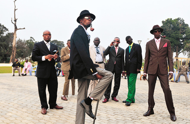 写真集「SAPEURS　the Gentlemen of Bacongo」 / (c) Daniele Tamagni