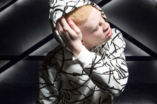スティーヴ・アオキが手掛けるブランド「DIM MAK」アパレルコレクション／Model:haun oss／Photo:Keiichi Nitta