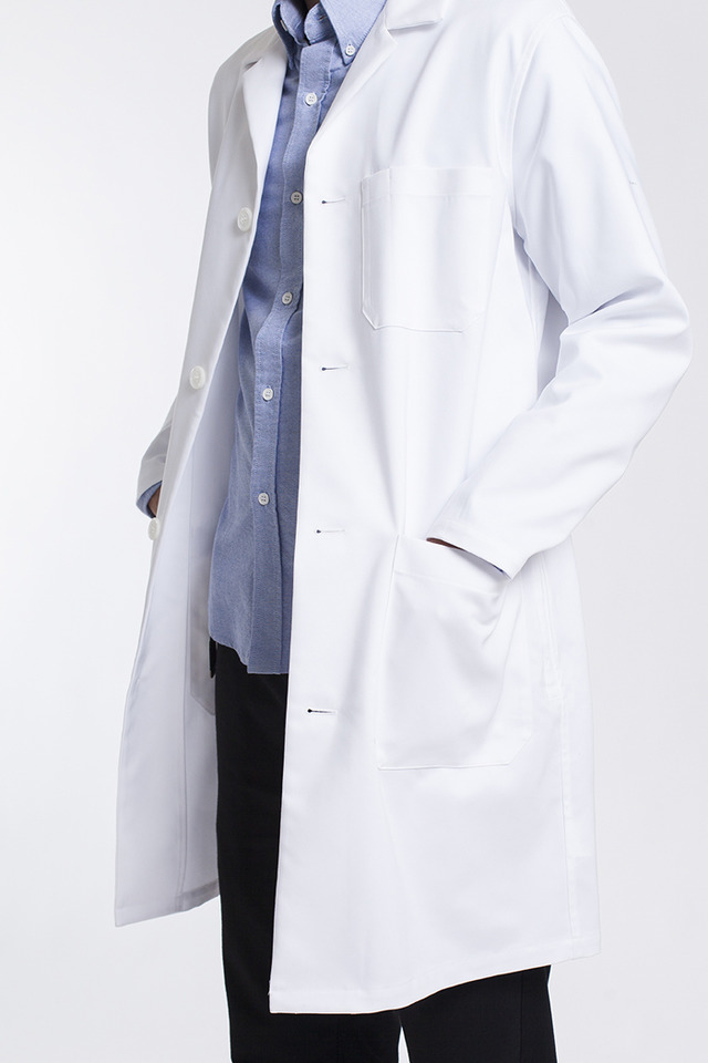 「ロンハーマン」がクラシコとコラボしたシンプルで実用的な白衣を発売