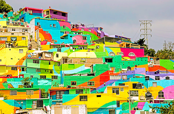 メキシコの住宅街に突如現れた色鮮やかな巨大壁画 カラフルな暮らしで住民の心に変化 Photo 1 8 Fashion Headline