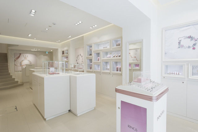パンドラが日本初となる旗艦店を東京・銀座にオープン