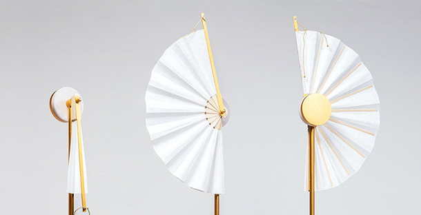 アジアンテイスト溢れる扇子型のランプ「Ryun」