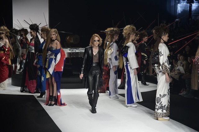 実は呉服屋の息子、ミュージシャンYOSHIKIの着物ブランド「YOSHIKIMONO」がランウェイデビュー