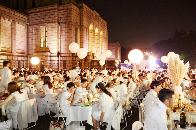 ドレスコードは“白”、日本初上陸のディナーパーティ「ディネ・アン・ブラン（Diner en Blanc）」