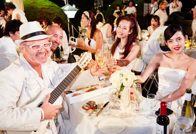 ドレスコードは“白”、日本初上陸のディナーパーティ「ディネ・アン・ブラン（Diner en Blanc）」