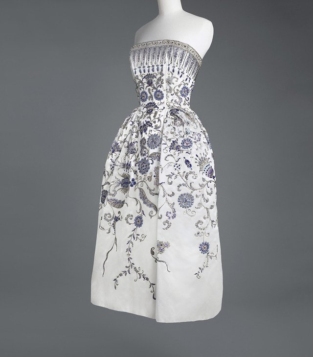 クリスチャン・ディオール イヴニング・ドレス《パルミール》1952年秋冬 ガリエラ宮パリ市立モード美術館蔵