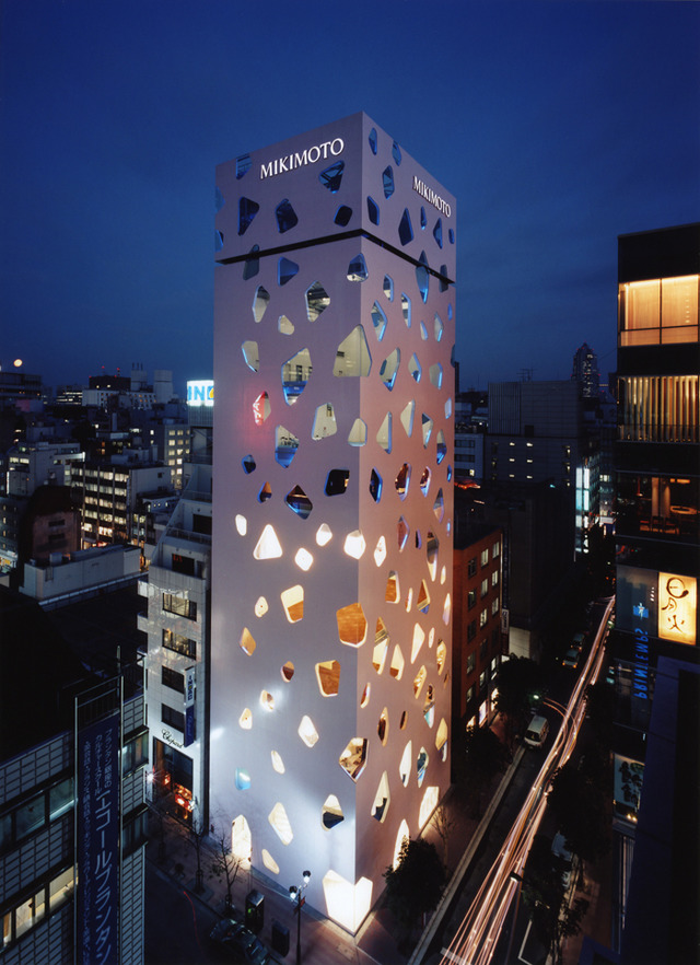 Projection Mapping Window Display The window display at the Ginza Mikimoto flagship store tells a story ...