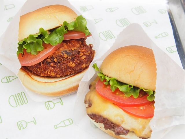 New York gourmet burger chain Shake Shack opens its first store in ...
