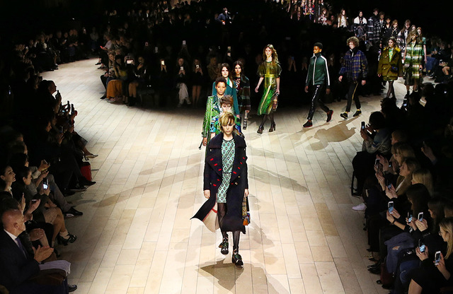 [LOOK] Burberry February 2016 Women's Collection | FASHION | FASHION ...