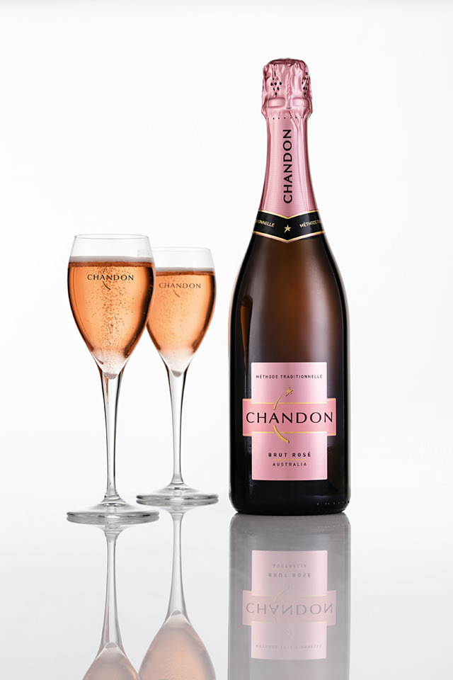 MHDモエヘネシーディアジオが桜の名所を「CHANDON ロゼ」を片手にめぐる「お花見 CHANDON 2016」を開催