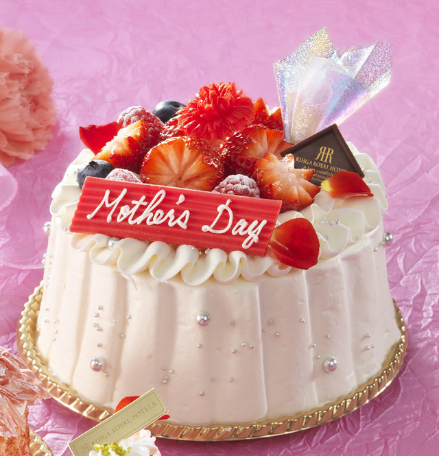 家族で取り分けて食べられる「母の日デコレーションケーキ」（4,000円）