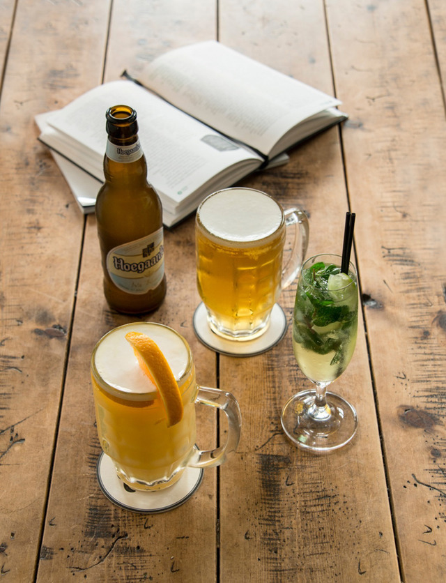 アルコールでは「オレンジビール」（720円）、「ヒューガルデンホワイト」（820円）、「スパークリング グリーンアップル ミント」（750円）が提供