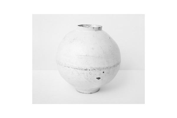 White Vessels (JM 04-2) 2006 Platinum and Palladium Print on Archival Paper, 2015 640 x 770 mm（image size: 508 x 610 mm）Courtesy of amanasalto