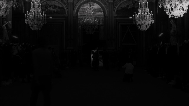 ヨウジヤマモトがパリで行われた16SSコレクションショーを追ったドキュメンタリーDVDを数量限定でプレゼント