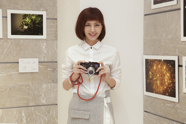 安田美沙子 写真展開催までのストーリーを語る ルーガとのコラボシャツ製作秘話も Interview Photo 3 8 Fashion Headline
